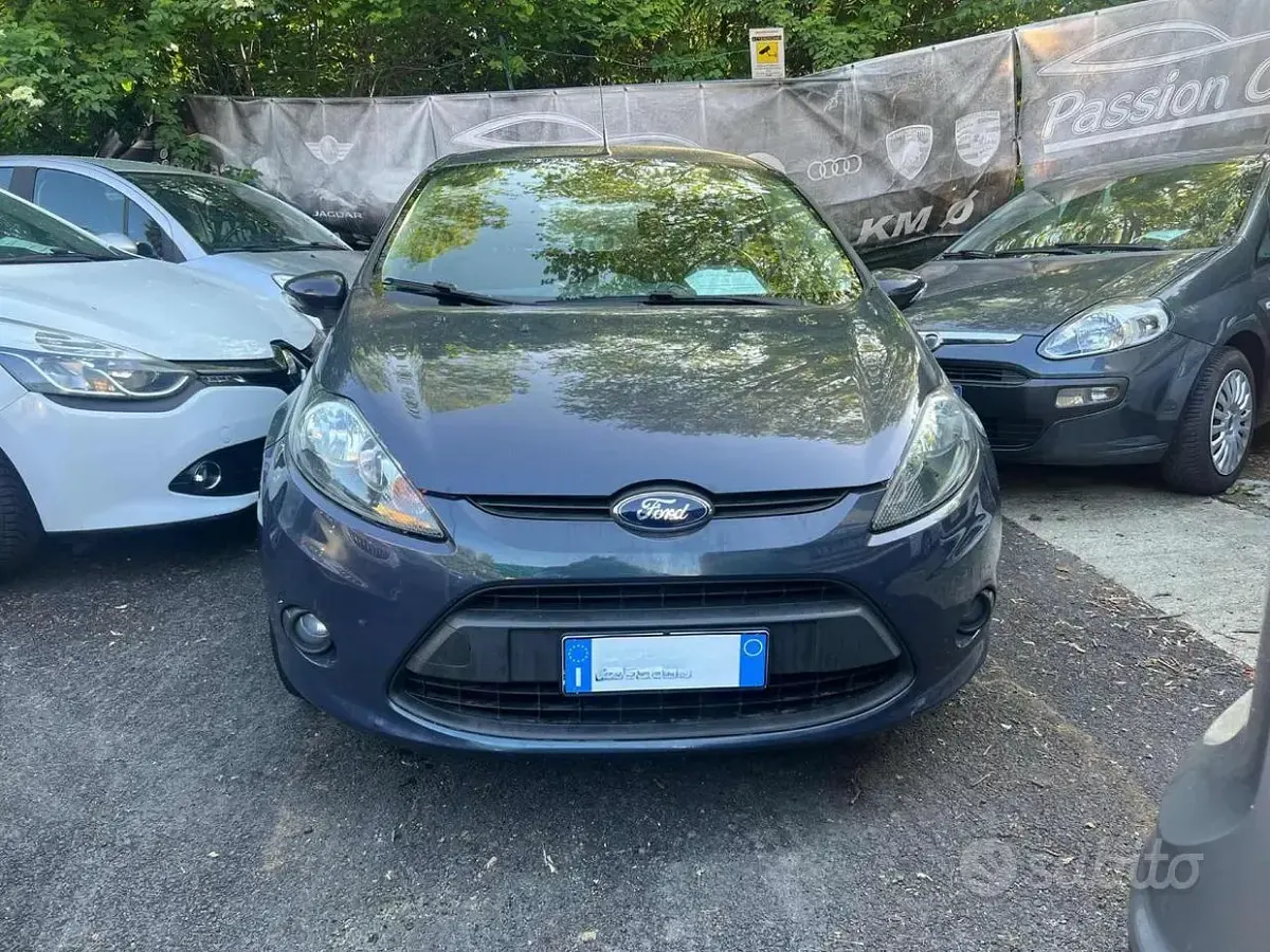 Usata Ford Fiesta Titanium 68 CV (50 kW) 2011 Grigio Berlina