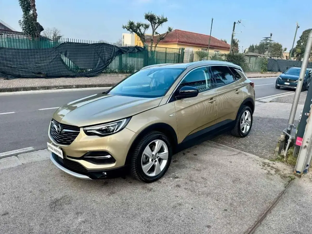 Usata Opel Grandland X Ultimate 120 CV (88 kW) 2018 Oro SUV