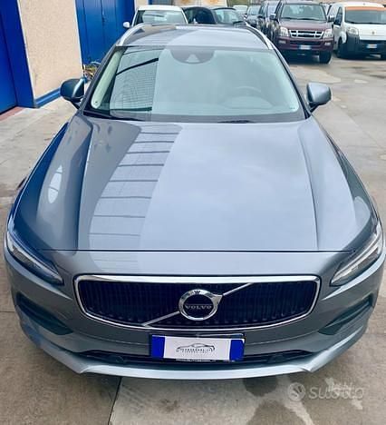 Usata Volvo V90 Momentum 235 CV (172 kW) 2016 Antracite metallizzato Station wagon