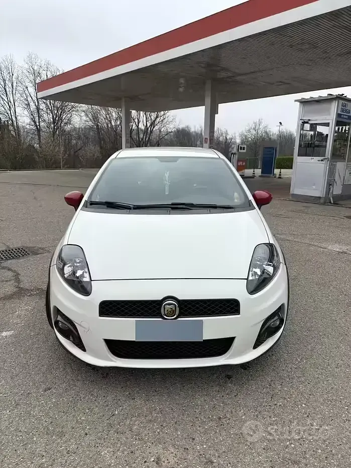 Usata Abarth Grande Punto 155 CV (114 kW) 2009 Bianco Utilitaria