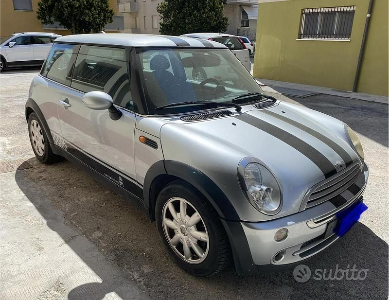 Begagnad Mini ONE 90 HK (66 kW) 2005 Grå Halvkombi