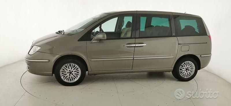 Usata Lancia Phedra 170 CV (125 kW) 2009 Grigio Monovolume