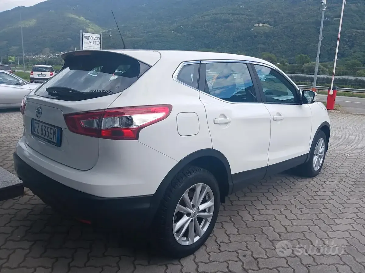 Usata Nissan Qashqai Visia 131 CV (96 kW) 2015 Bianco SUV