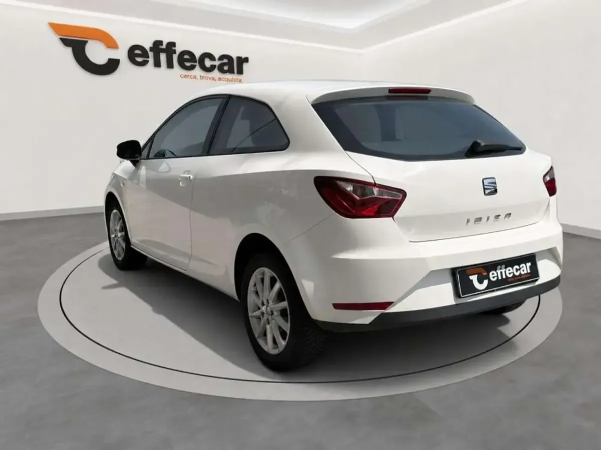 Usata Seat Ibiza CONNECT 75 CV (55 kW) 2015 Bianco Berlina