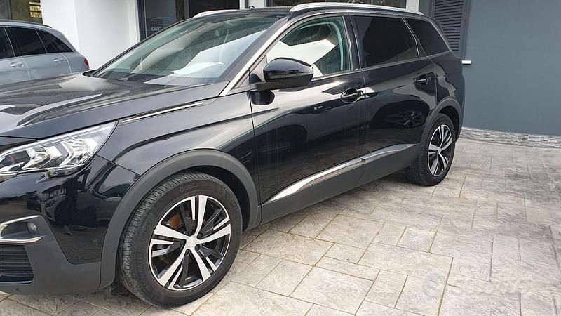 Usata Peugeot 5008 130 CV (95 kW) 2020 Nero SUV