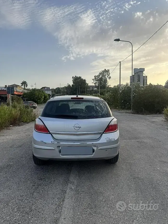 Usata Opel Astra 101 CV (74 kW) 2005 Grigio Berlina