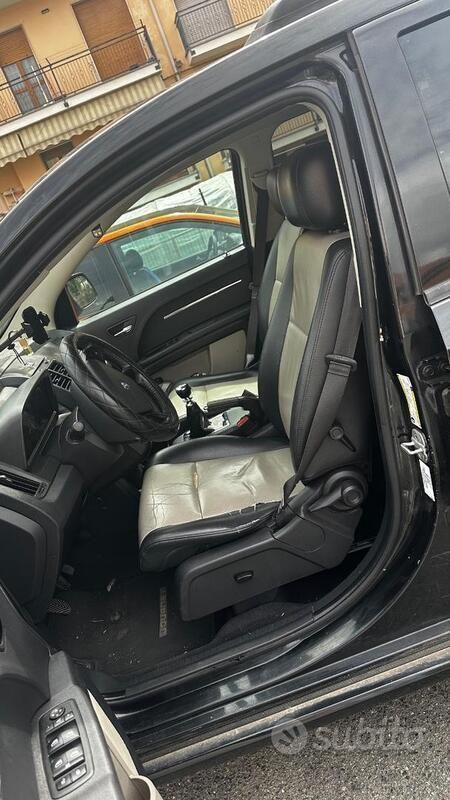 Usata Dodge Journey 140 CV (102 kW) 2009 Nero SUV