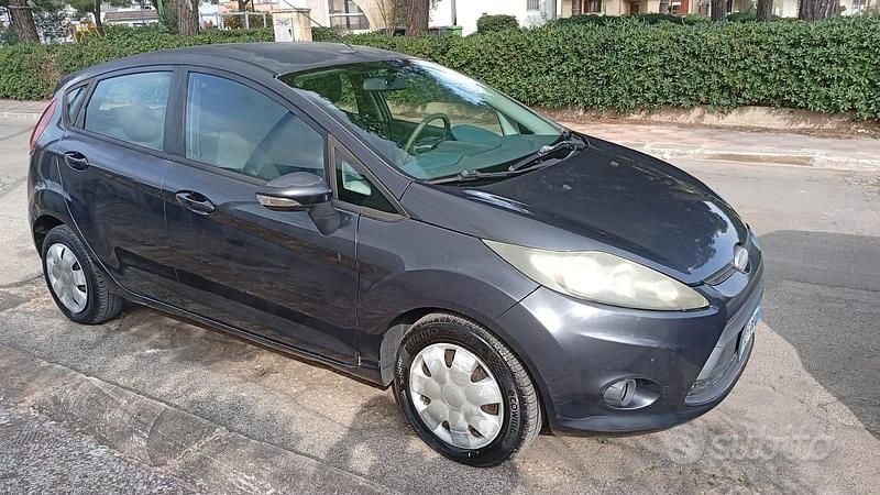 Usata Ford Fiesta Titanium 68 CV (50 kW) 2008 Grigio Utilitaria