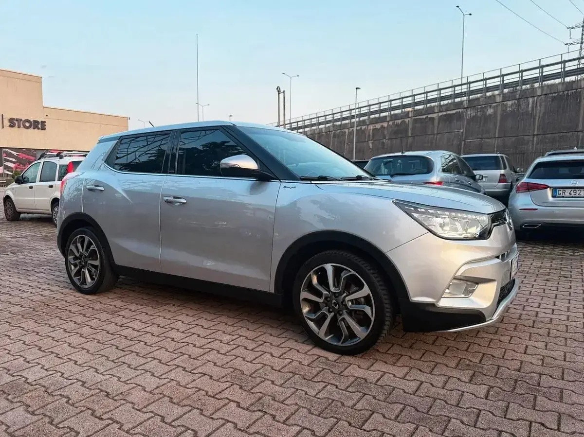 Usata SsangYong Tivoli 116 CV (85 kW) 2017 Argento SUV