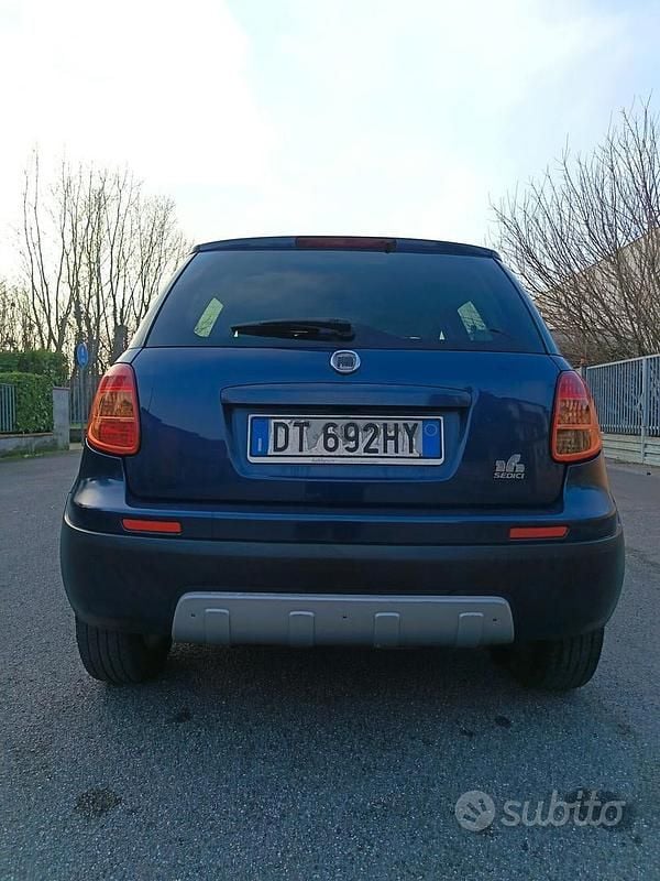 Usata Fiat Sedici Emotion 119 CV (87 kW) 2008 Blu SUV