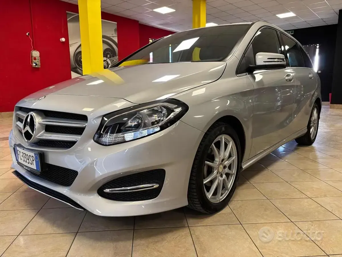 Usata Mercedes B180 109 CV (80 kW) 2016 Grigio Utilitaria