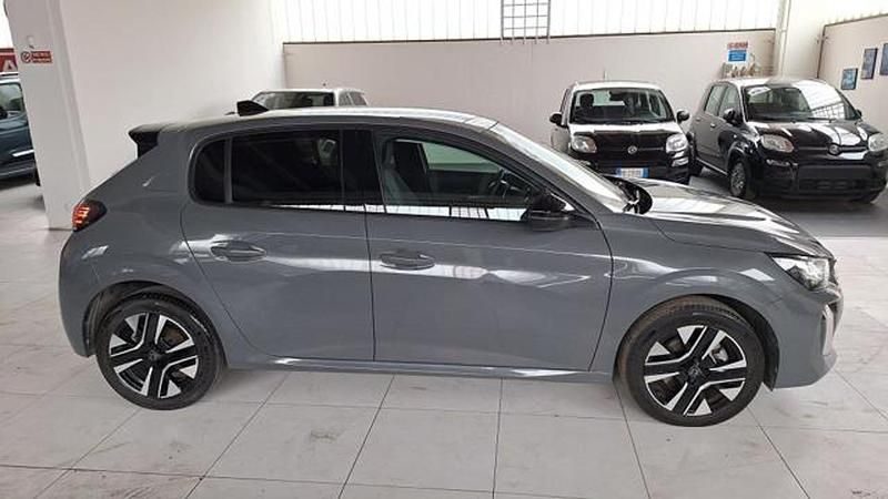 Usata Peugeot 208 Allure 101 CV (74 kW) 2025 Grigio Utilitaria