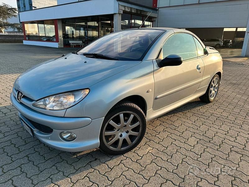 Azzurro chiaro Usata 2003 Peugeot 206 CC Cabrio | 3800 € (Molto cara) - Immagine 1/4
