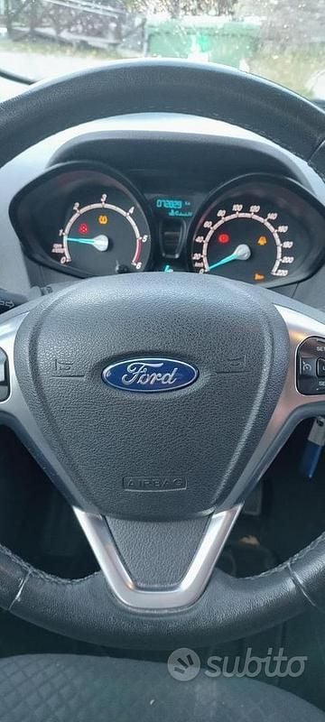 Usata Ford Courier 101 CV (74 kW) 2020 Grigio Monovolume