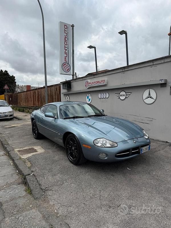 Usata Jaguar XK8 284 CV (208 kW) 2002 Grigio Coupé