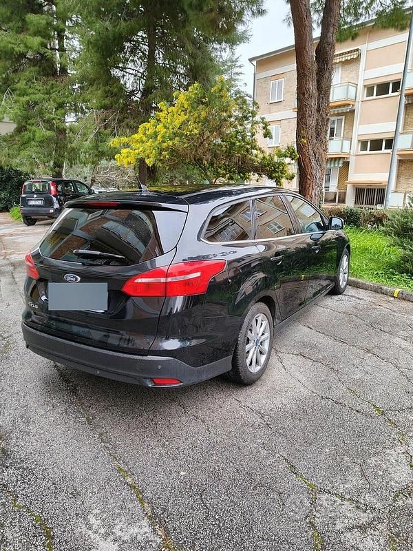 Käytetty Ford Focus 120 HP (88 kW) 2016 Musta Farmari