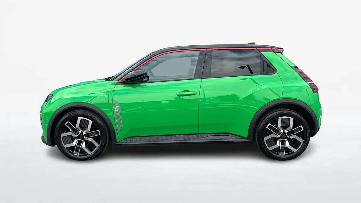 Usata Renault R5 Komfort 110 kW (150 CV) 2024 Verde Utilitaria