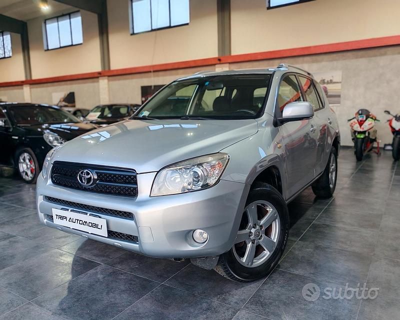 Usata Toyota RAV4 Luxury 136 CV (100 kW) 2006 Grigio SUV
