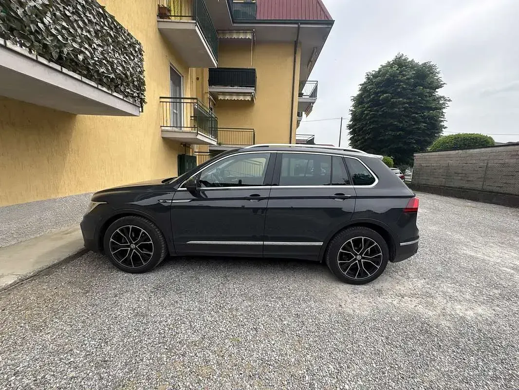 Usado VW Tiguan 131 HP (96 kW) 2021 Cinzento SUV