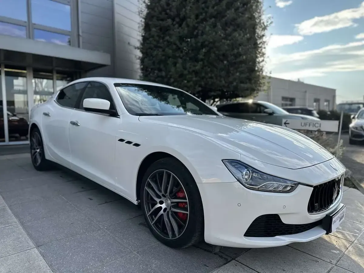 Usata Maserati Ghibli 249 CV (183 kW) 2016 Bianco Berlina