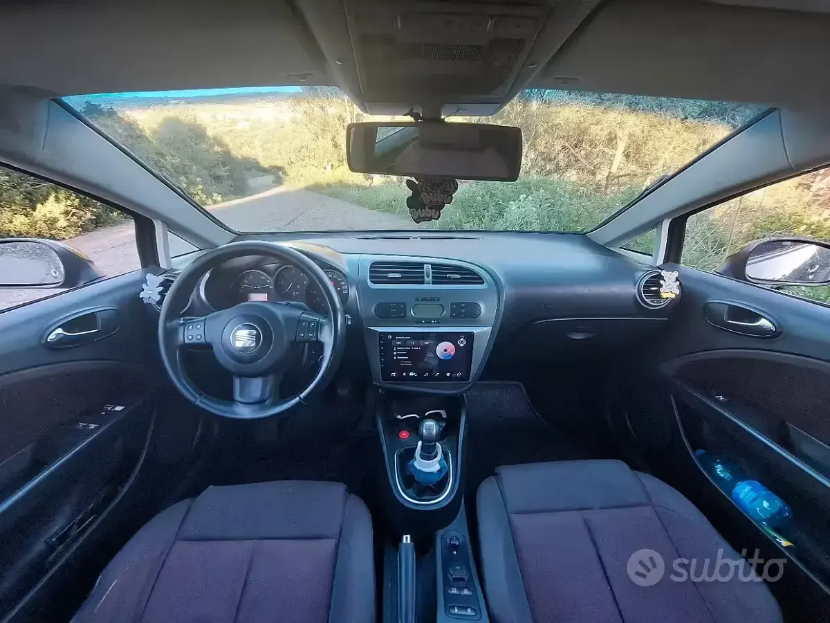 Begagnad Seat Leon 105 HK (77 kW) 2006 Svart Halvkombi