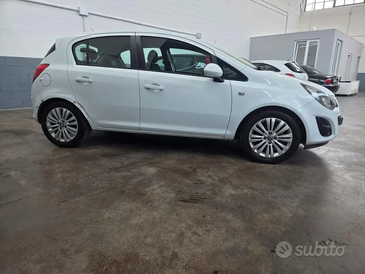Usata Opel Corsa 85 CV (62 kW) 2015 Bianco Utilitaria