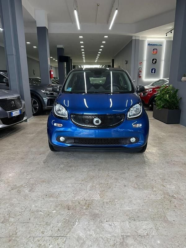 Blu Usata 2018 Smart ForFour Passion Utilitaria | 12.999 € (Buon prezzo) - Immagine 1/4
