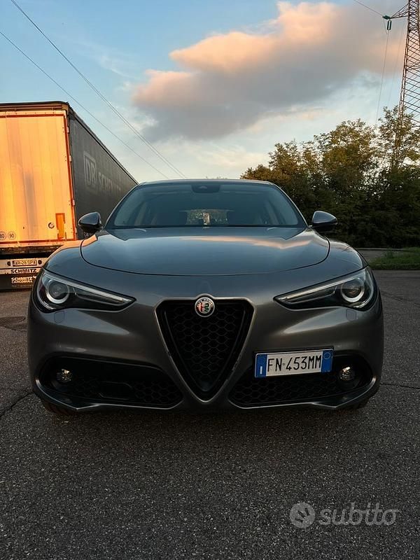 Usata Alfa Romeo Stelvio Executive 180 CV (132 kW) 2018 Grigio SUV