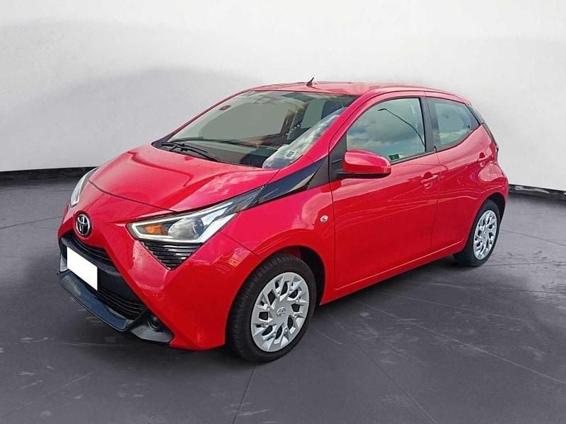 Usata Toyota Aygo Business Edition 72 CV (52 kW) 2020 Rosso Utilitaria