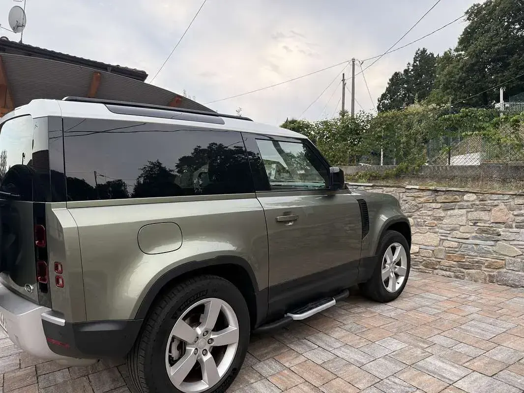 Usata Land Rover Defender First Edition 249 CV (183 kW) 2021 Verde SUV