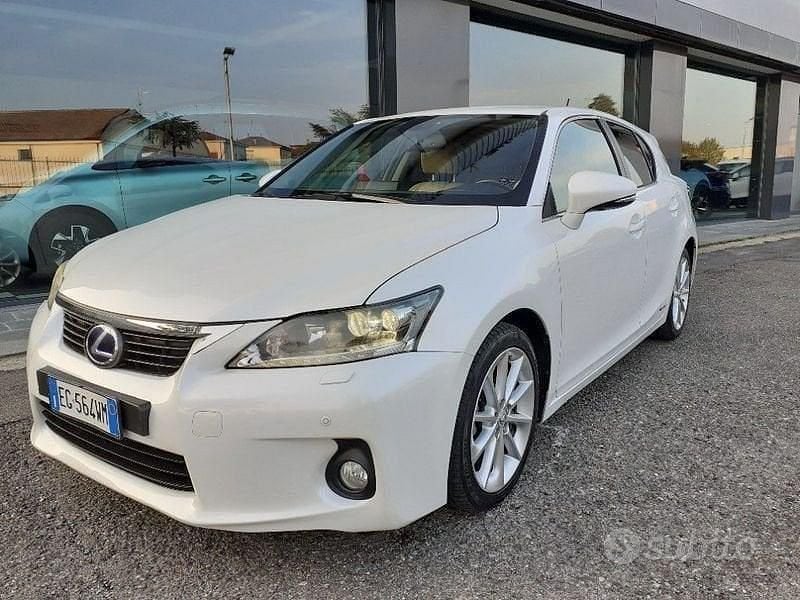 Usata Lexus CT200h Luxury Line 136 CV (100 kW) 2011 Bianco Berlina