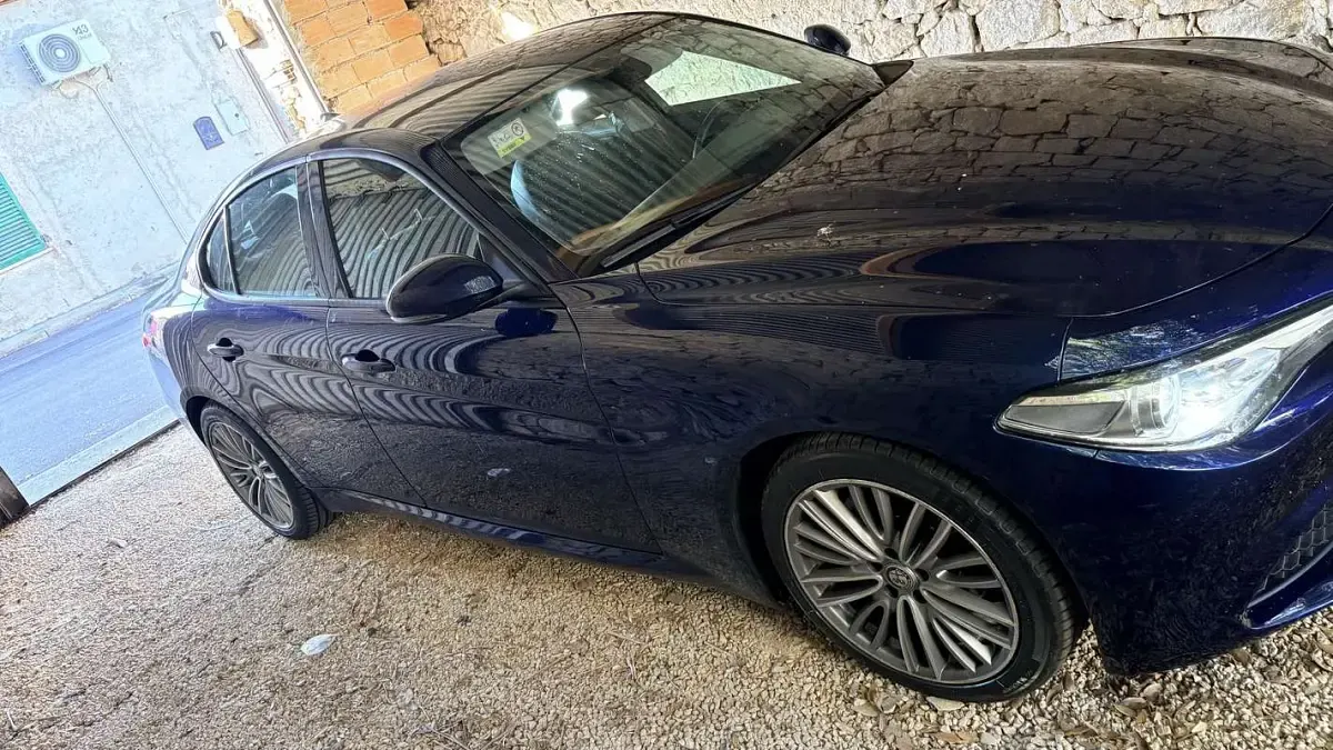 Usata Alfa Romeo Giulia 150 CV (110 kW) 2017 Blu/azzurro Berlina