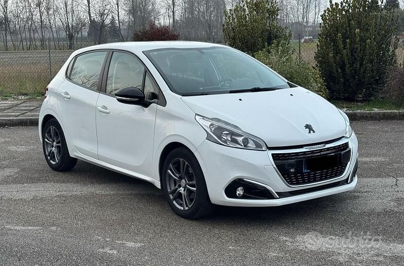 Usata Peugeot 208 82 CV (60 kW) 2017 Bianco Utilitaria