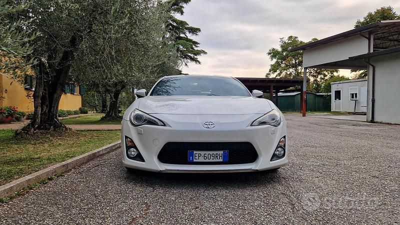 Usata Toyota GT86 GT 200 CV (147 kW) 2013 Bianco Coupé