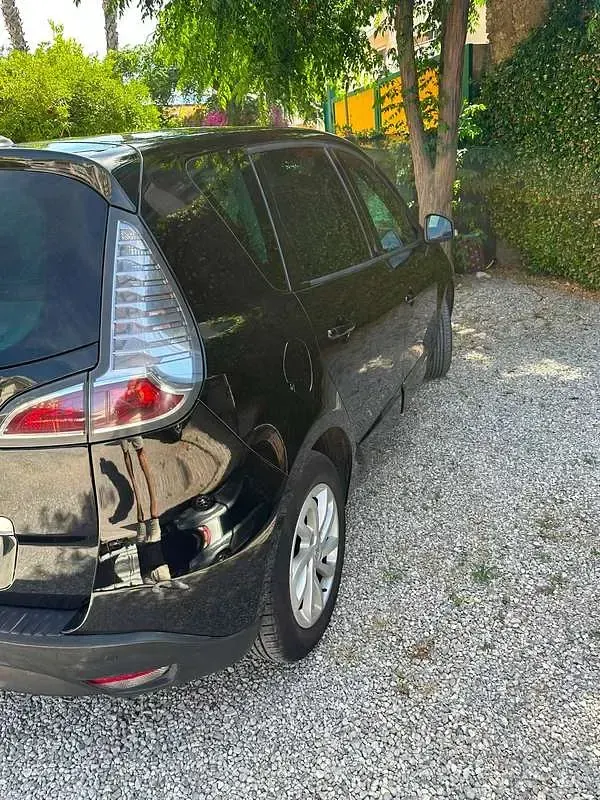 Usata Renault Scénic III 110 CV (80 kW) 2014 Nero Monovolume