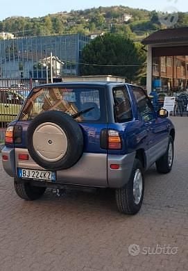 Usata Toyota RAV4 128 CV (94 kW) 2000 Blu SUV