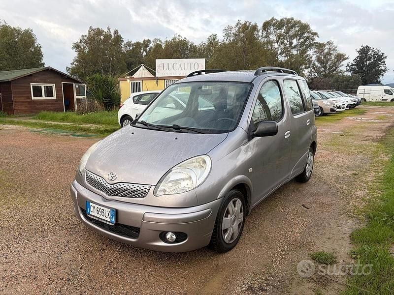 Grigio Usata 2005 Toyota Yaris Verso Monovolume | 2500 € (Ottimo prezzo) - Immagine 1/4