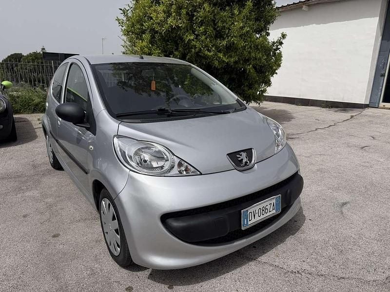 Gebraucht Peugeot 107 54 PS (39 kW) 2009 Grau Kleinwagen