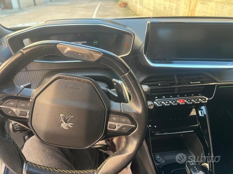 Usata Peugeot 2008 GT-line 130 CV (95 kW) 2021 Bianco SUV