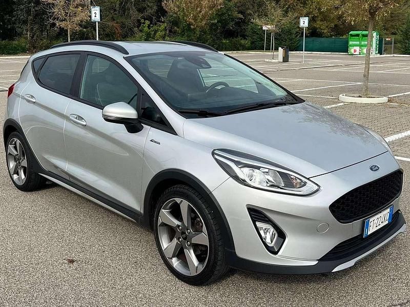 Usata Ford Fiesta Active 86 CV (63 kW) 2018 Grigio Utilitaria
