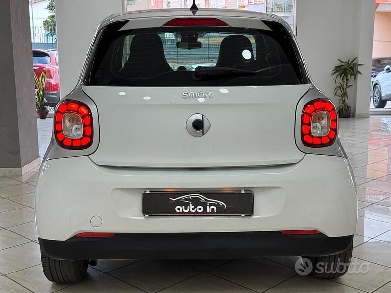 Usata Smart ForFour Passion 71 CV (52 kW) 2015 Bianco Utilitaria
