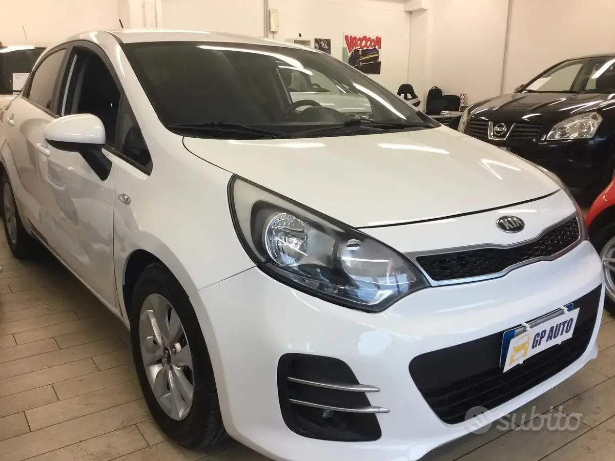 Usata Kia Rio 75 CV (55 kW) 2015 Bianco Berlina