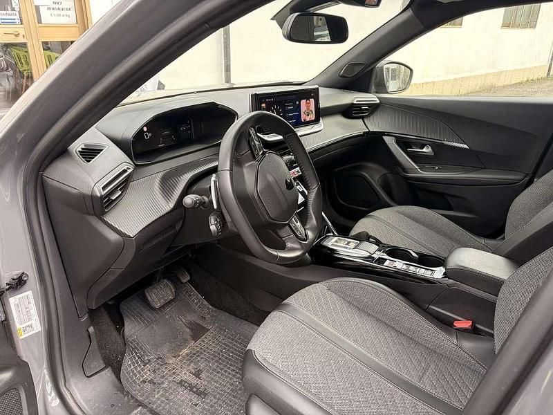 Usata Peugeot 2008 Allure 131 CV (96 kW) 2023 Grigio SUV