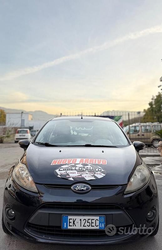 Nero Usata 2011 Ford Fiesta Tre volumi | 1950 € (Super prezzo) - Immagine 1/4