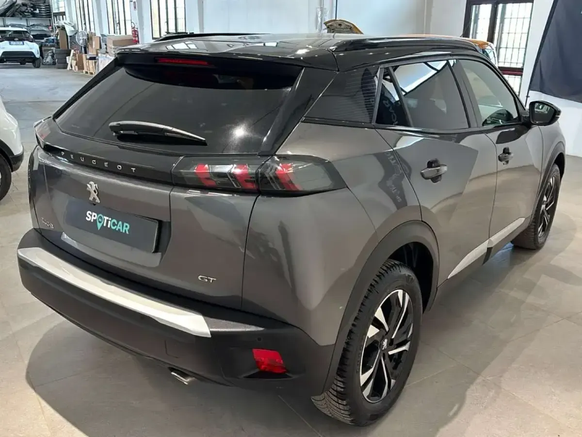 Usata Peugeot 2008 GT 131 CV (96 kW) 2023 Grigio SUV