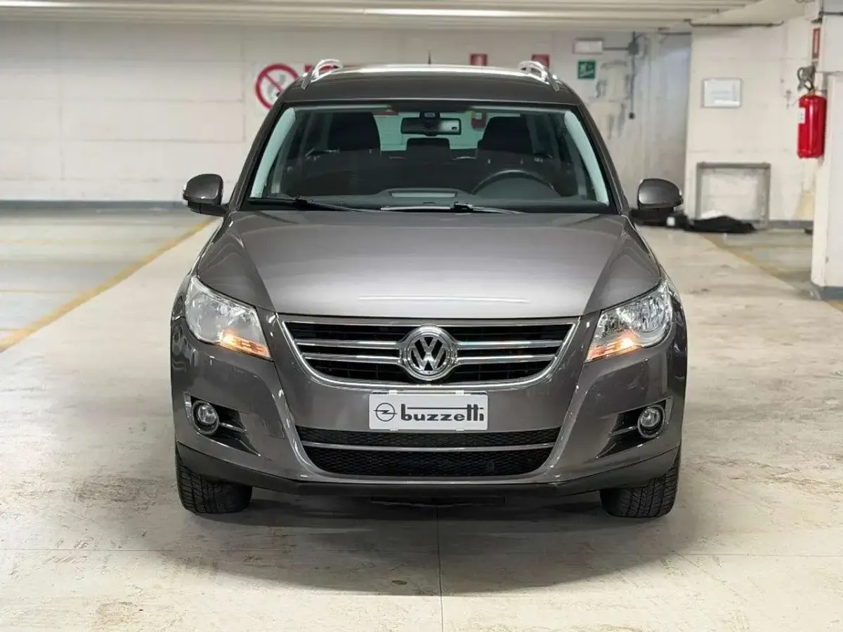 Usata VW Tiguan Sportline 140 CV (102 kW) 2010 Grigio medio SUV