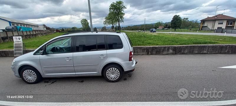 Usata VW Touran 101 CV (74 kW) 2010 Grigio Monovolume