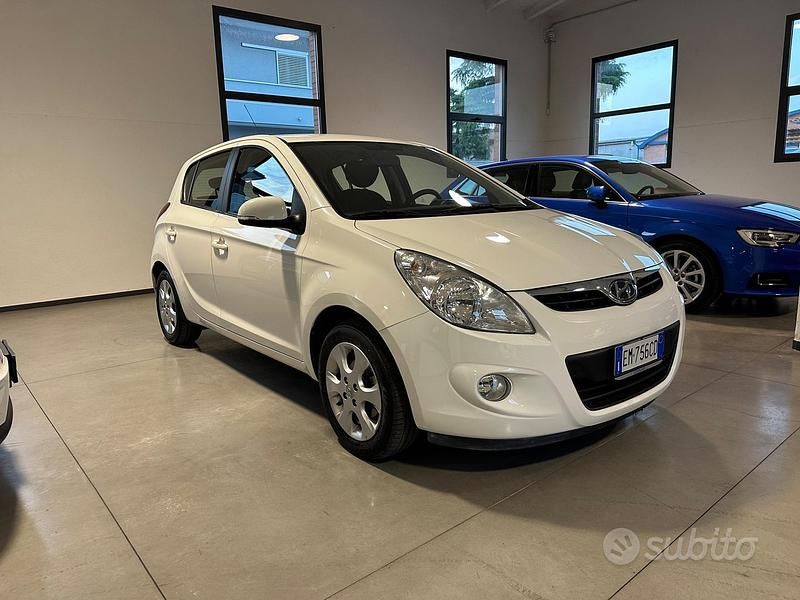 Usata Hyundai i20 Edition 75 CV (55 kW) 2012 Bianco Utilitaria