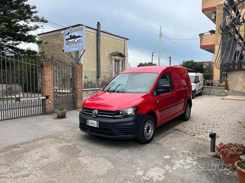 Rosso Usata 2015 VW Caddy Comfortline Monovolume | 7490 € (Ottimo prezzo) - Immagine 1/4
