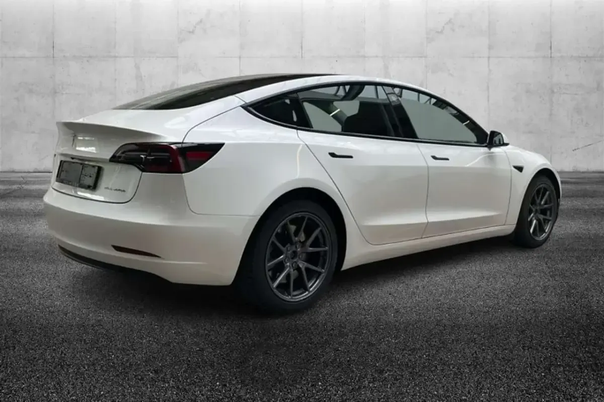 Usata Tesla Model 3 152 kW (208 CV) 2023 Bianco Berlina